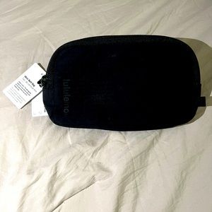 Lululemon mini belt bag black NWT